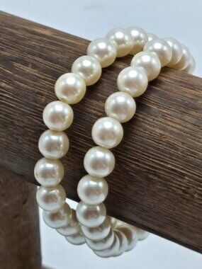 Avon 1997 Pearlesque Beauty Bracelet Gold Tone Bow Clasp Double Strand Statement